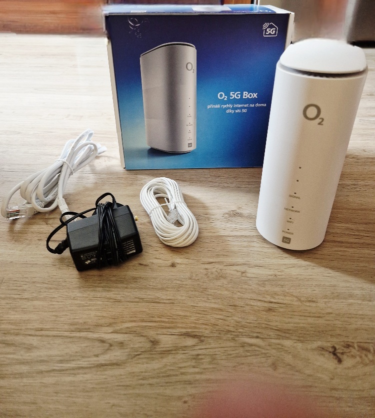 O2 5G Box bílý - kompletní, balení