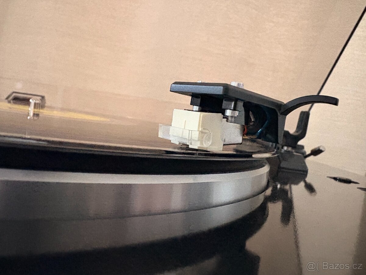 automatický gramofon Denon DP-300F  			