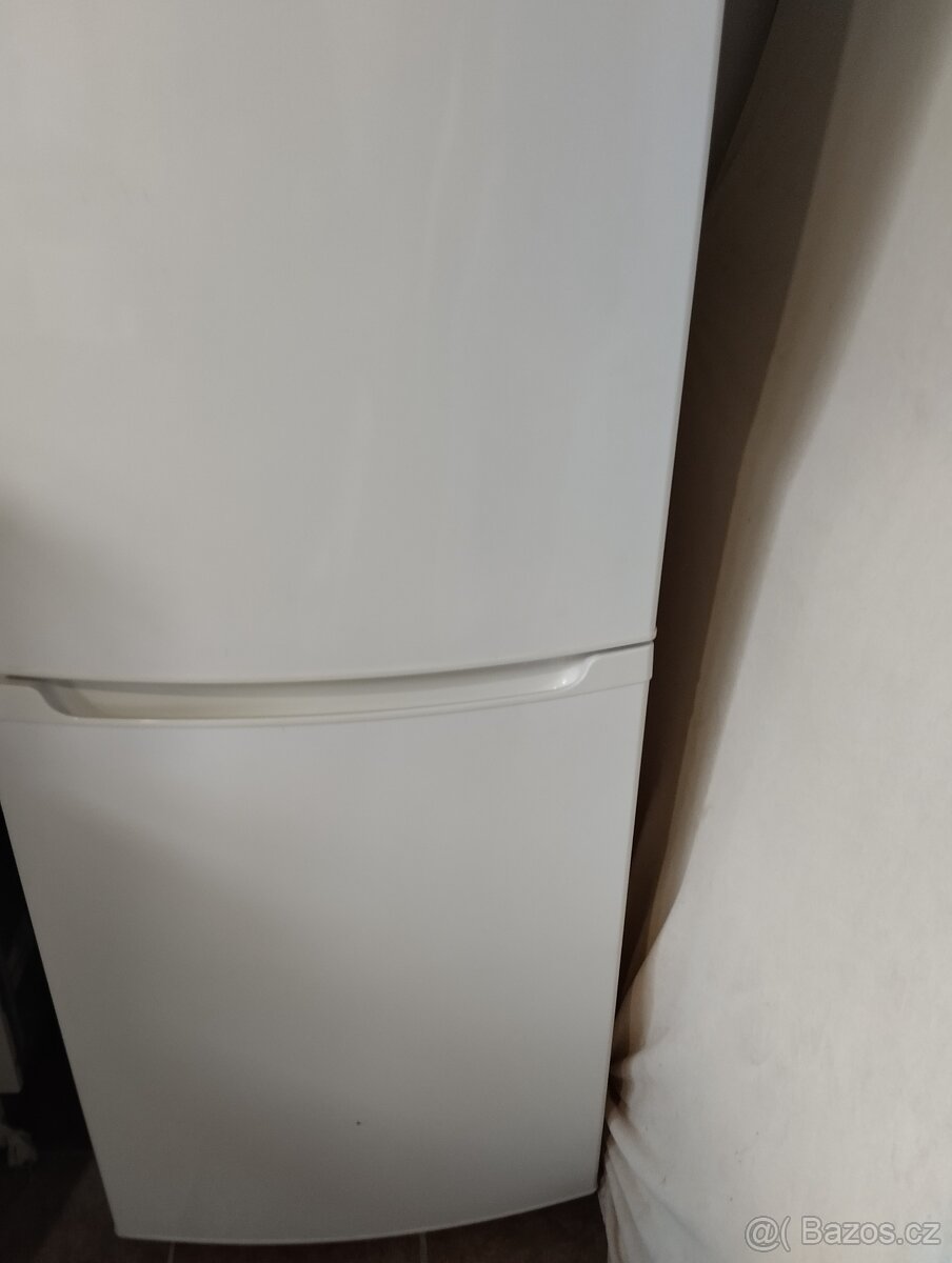 Lednice s mrazákem Whirlpool A+class