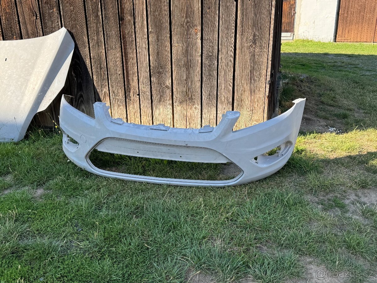 Kapota a nárazník na Ford Focus mk2