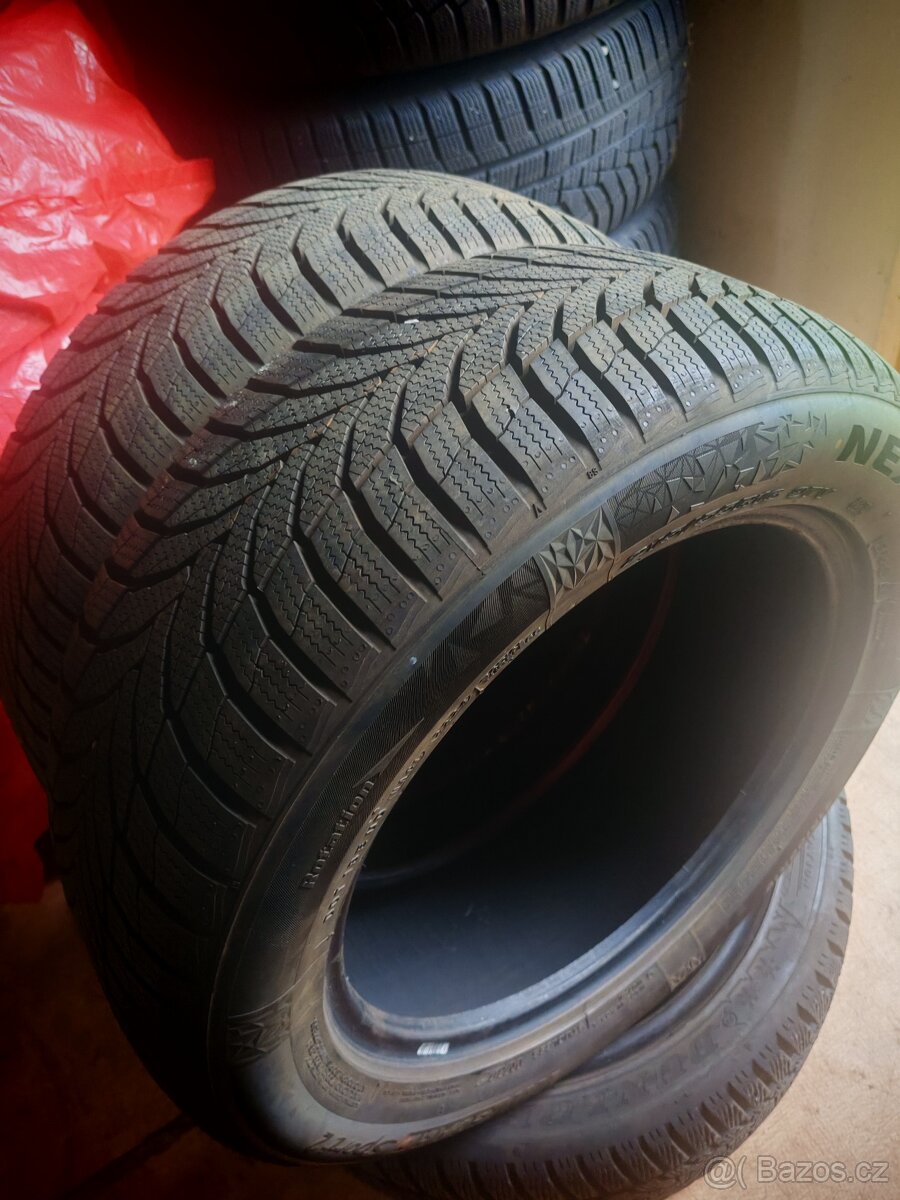Prodám 2 Kusy Zimních pneumatik Nexen. 215/5516