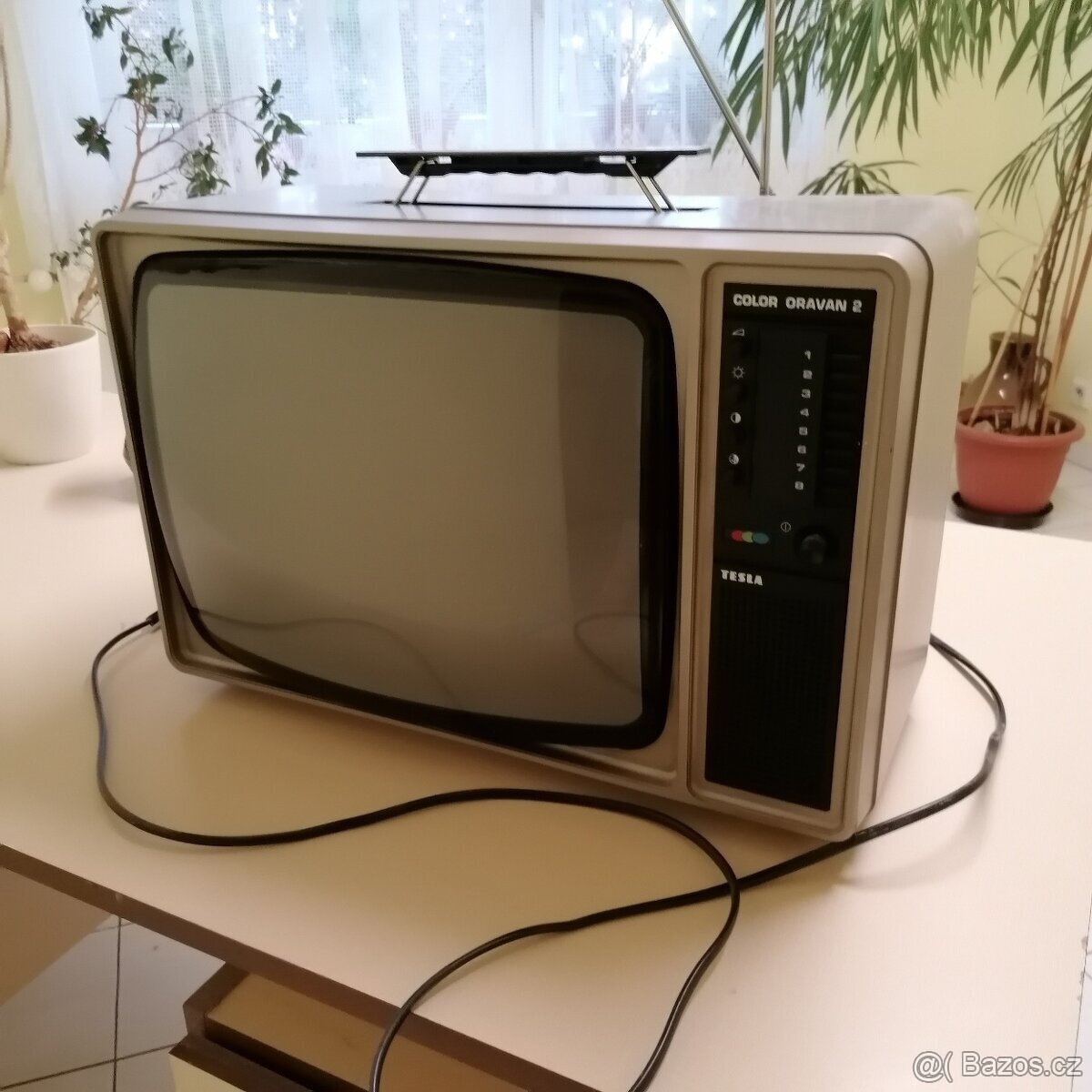 TELEVIZOR PŘENOSNÝ TESLA COLOR ORAVAN 2,VÝBORNÝ STAV 400,-KČ