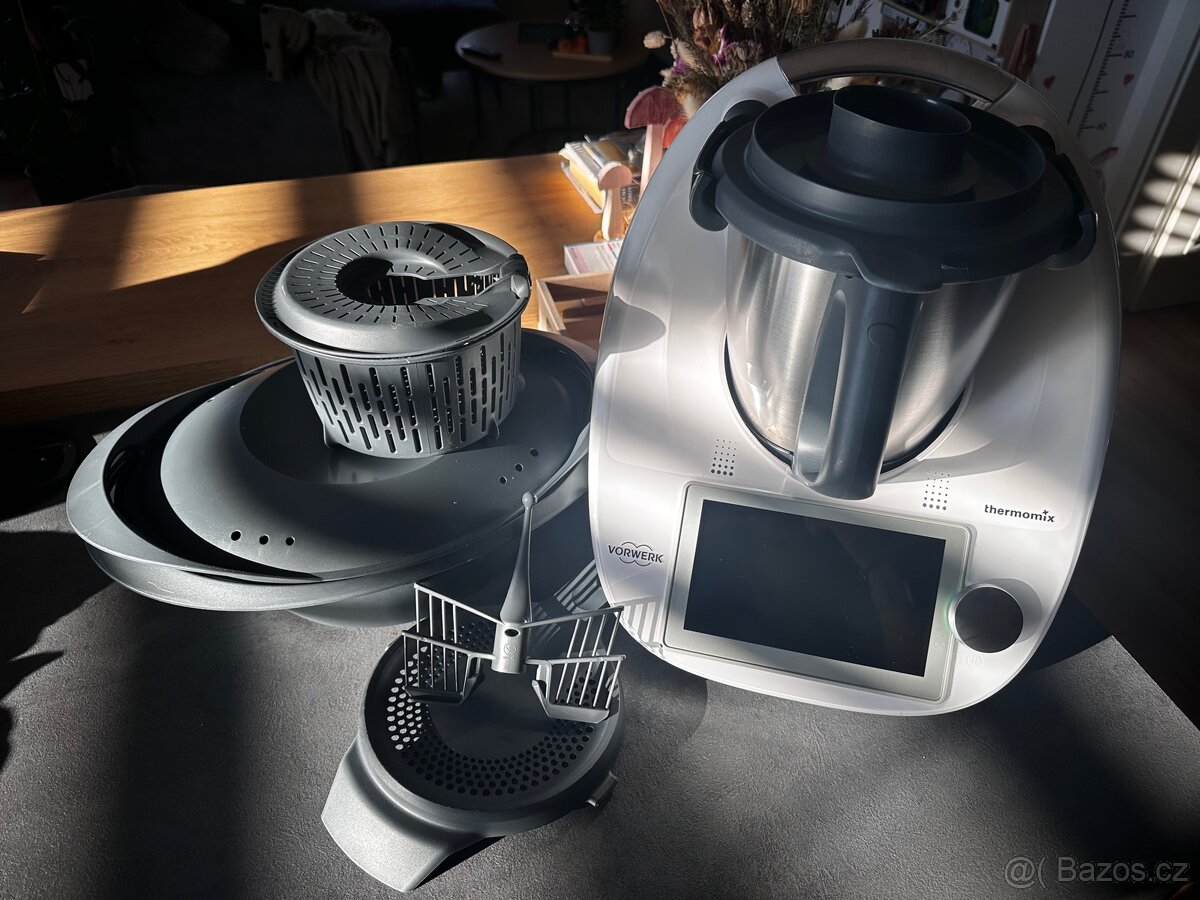 Prodám Thermomix TM6 – 19 900 Kč