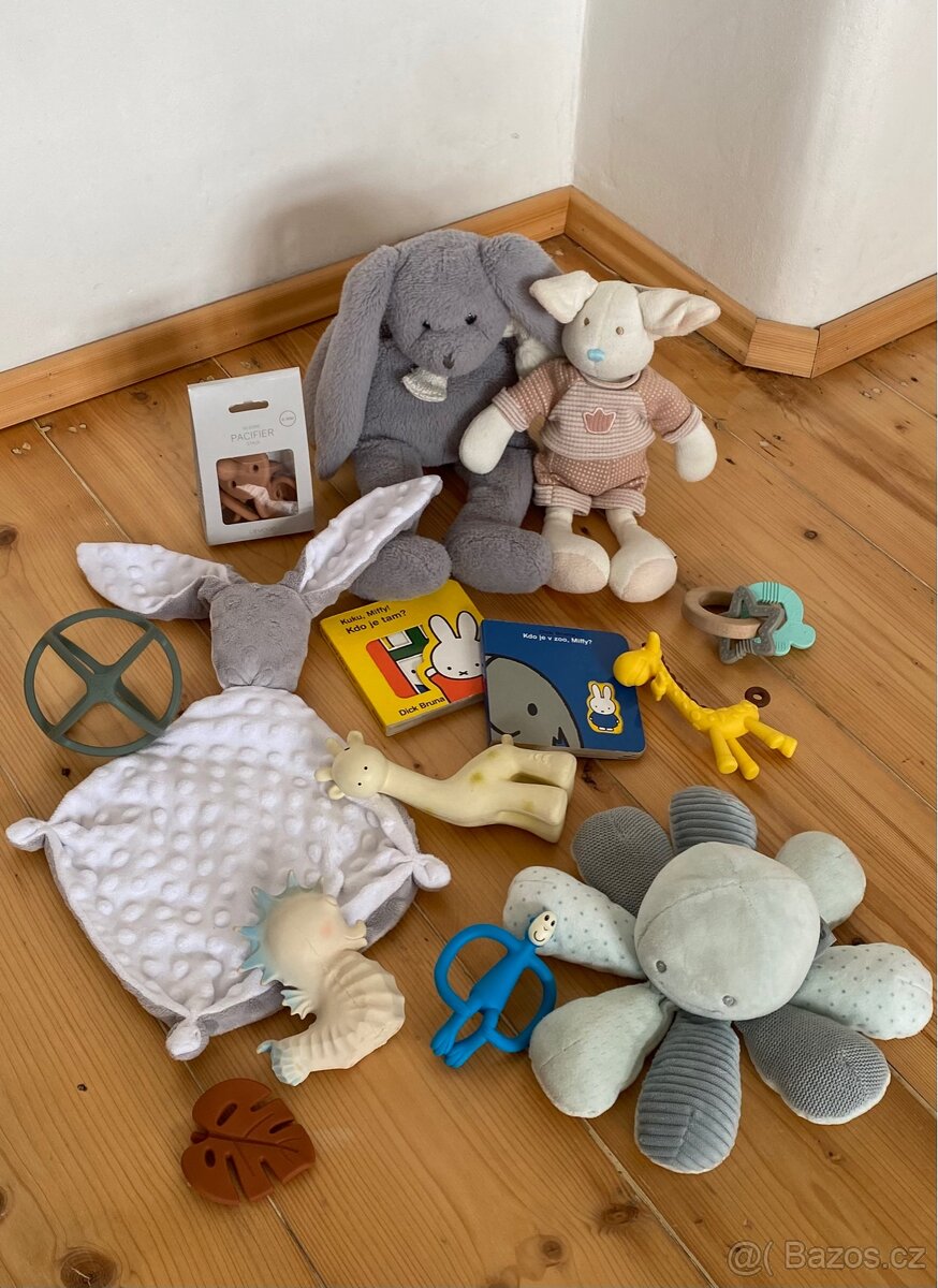 Set značkových hraček pro miminko