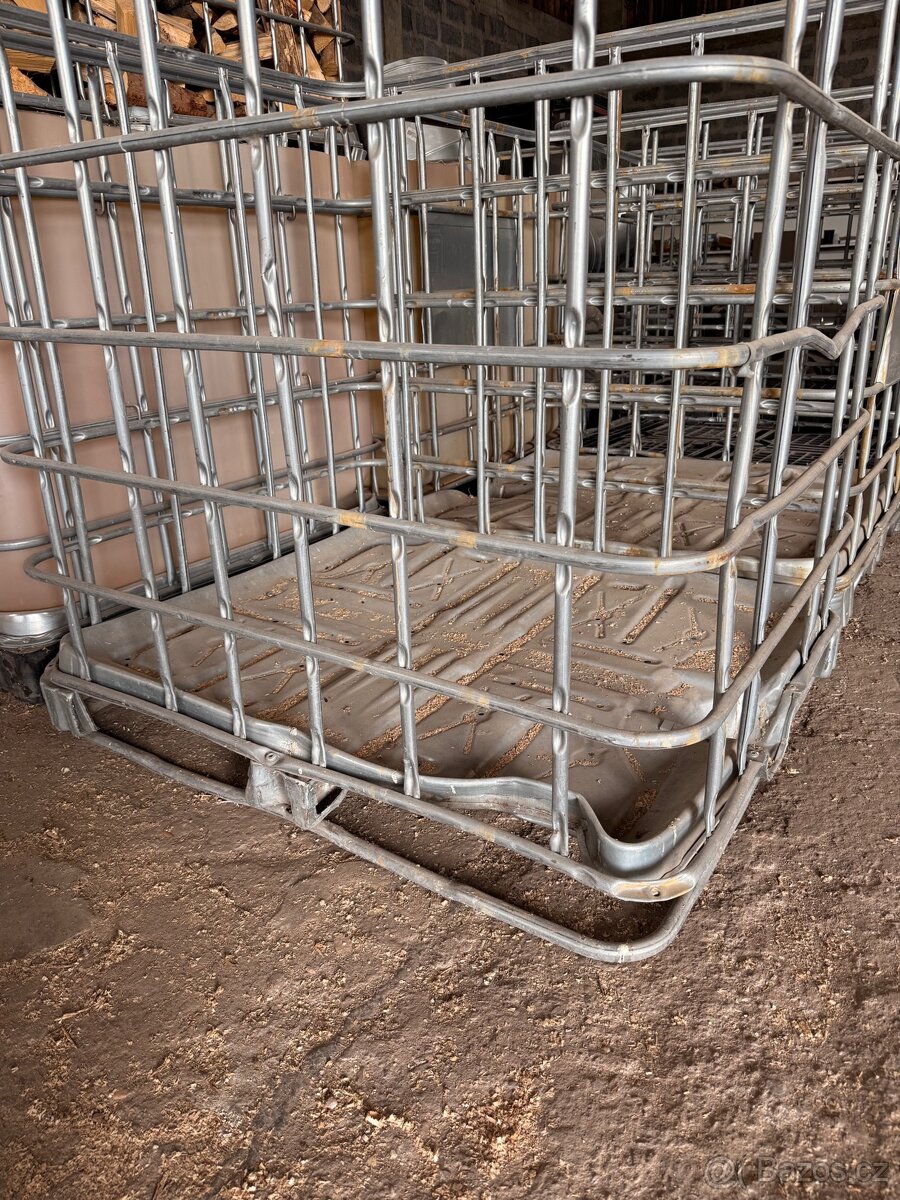 Prodám IBC klece (poničená paleta)