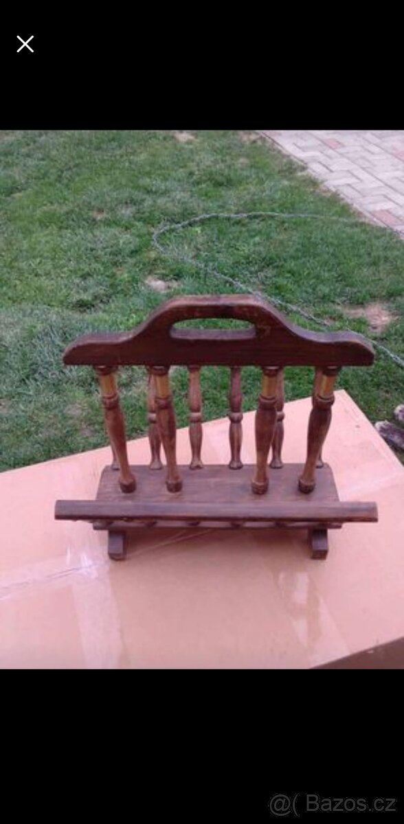 Starožitný stojan na noviny