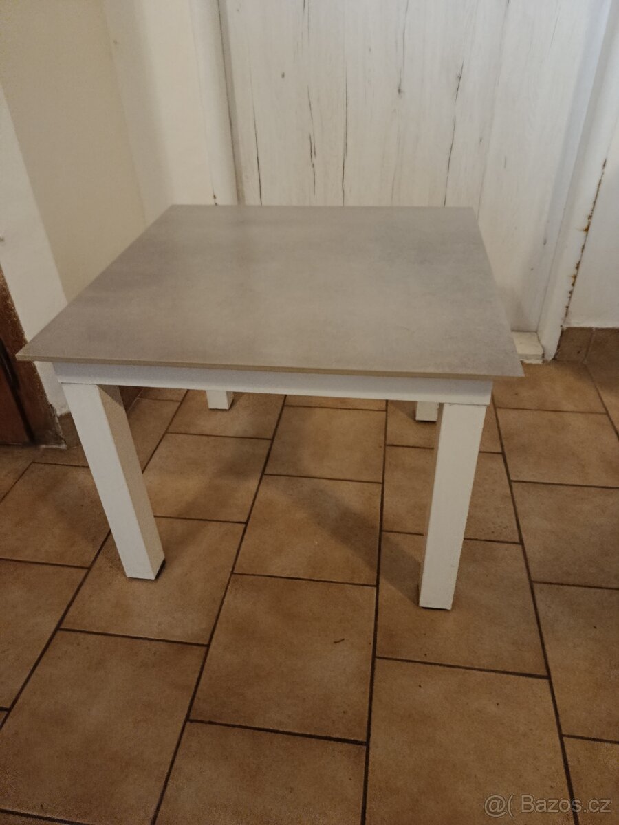 Konferenční stolek 60x60 cm