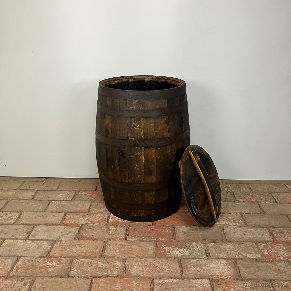 Dřevěný sud na vodu - natřený