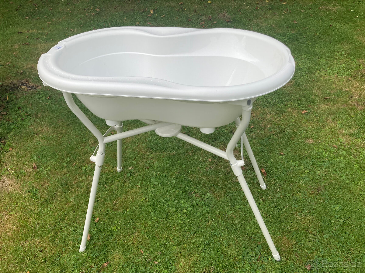dětská vanička s výpustí a konstrukcí