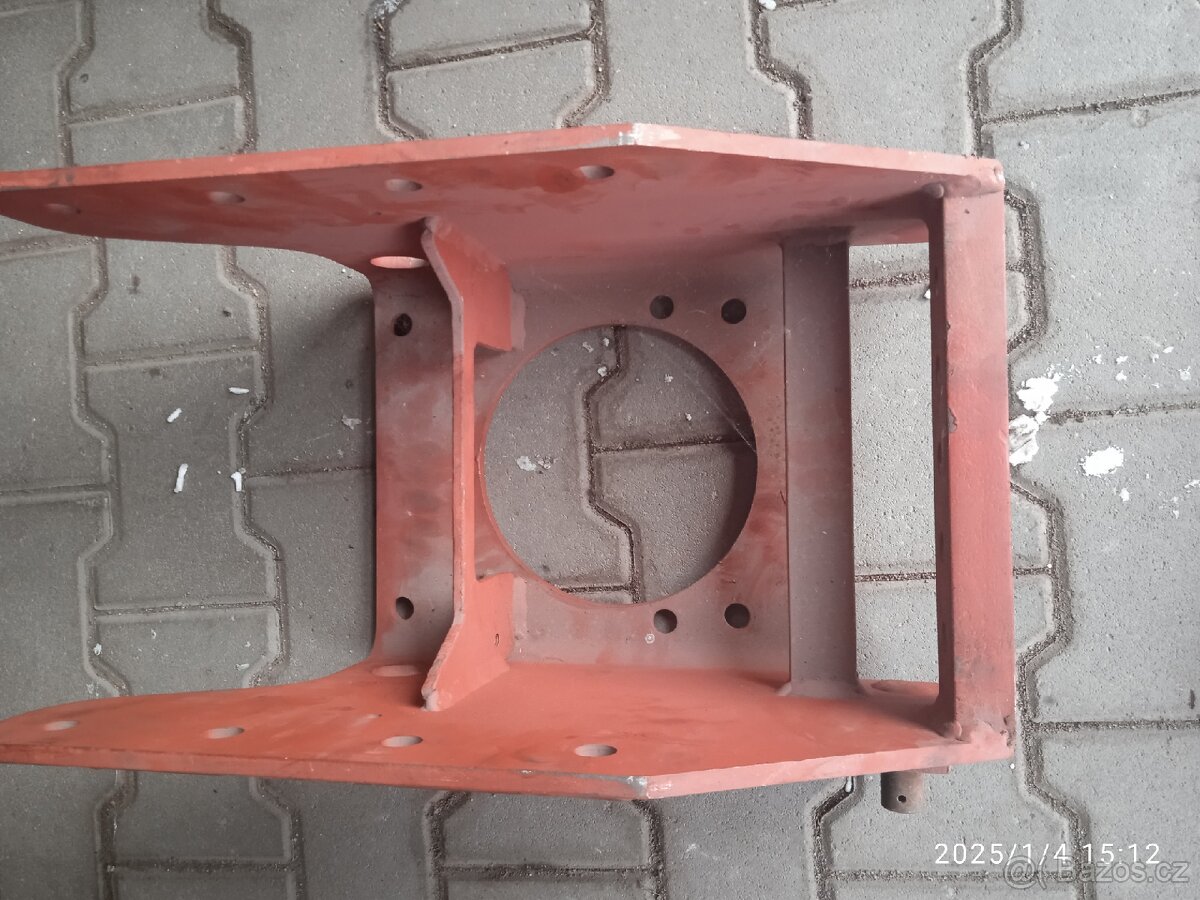 Prodám konzolu na traktor 9540 až 10540
