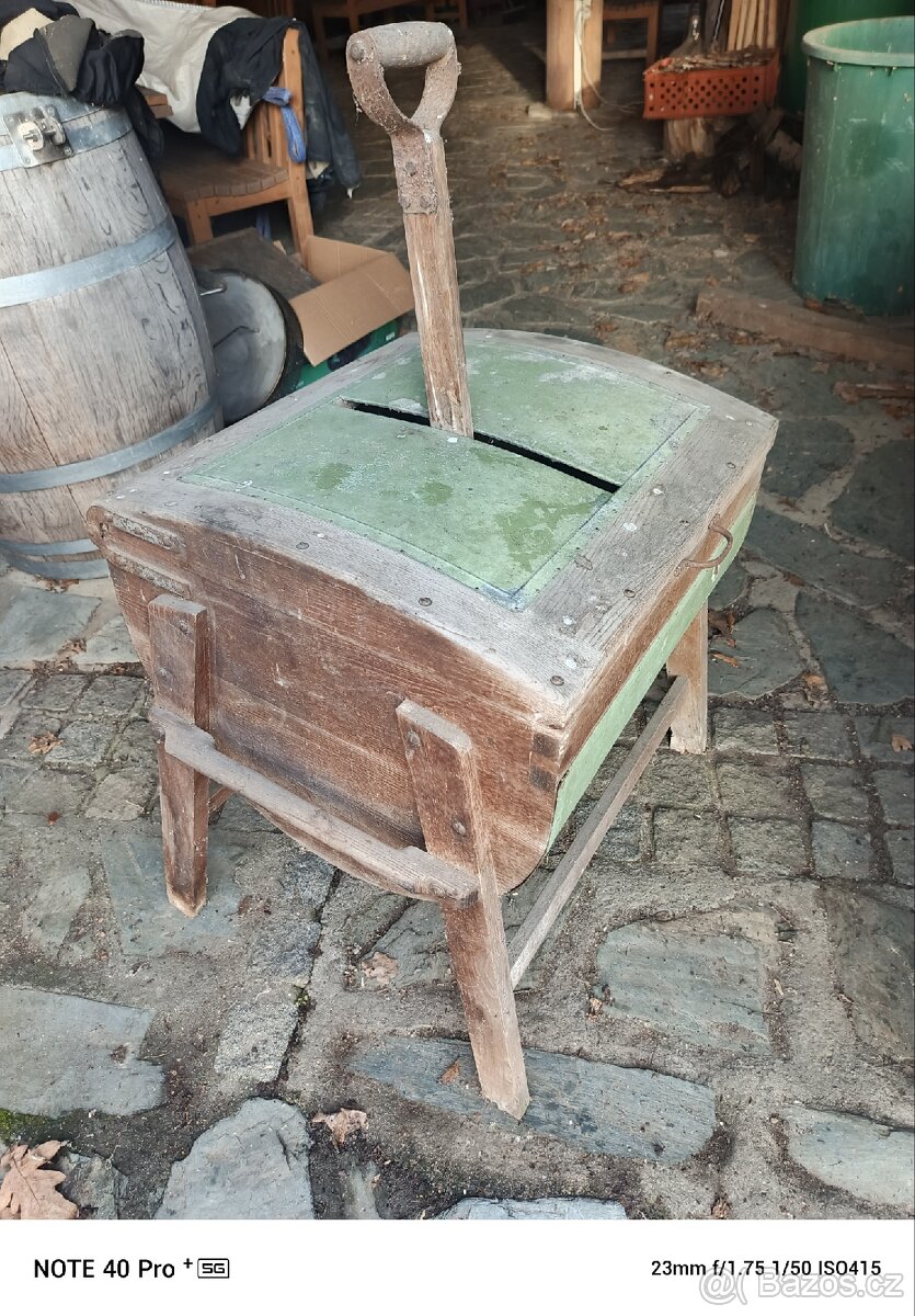 Starobylá ruční pračka