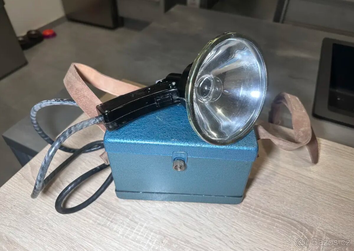 Historická policejní svítilna Elektrosvit ČSSR
