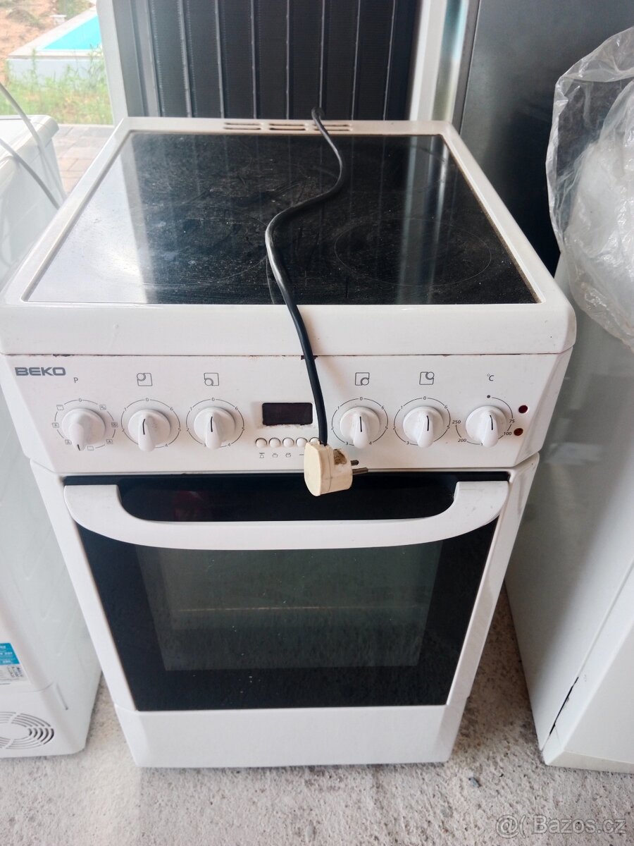 Sklokeramicesky sporak Beko