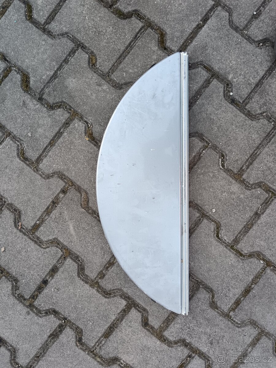 Kryt zadního kola na karavan