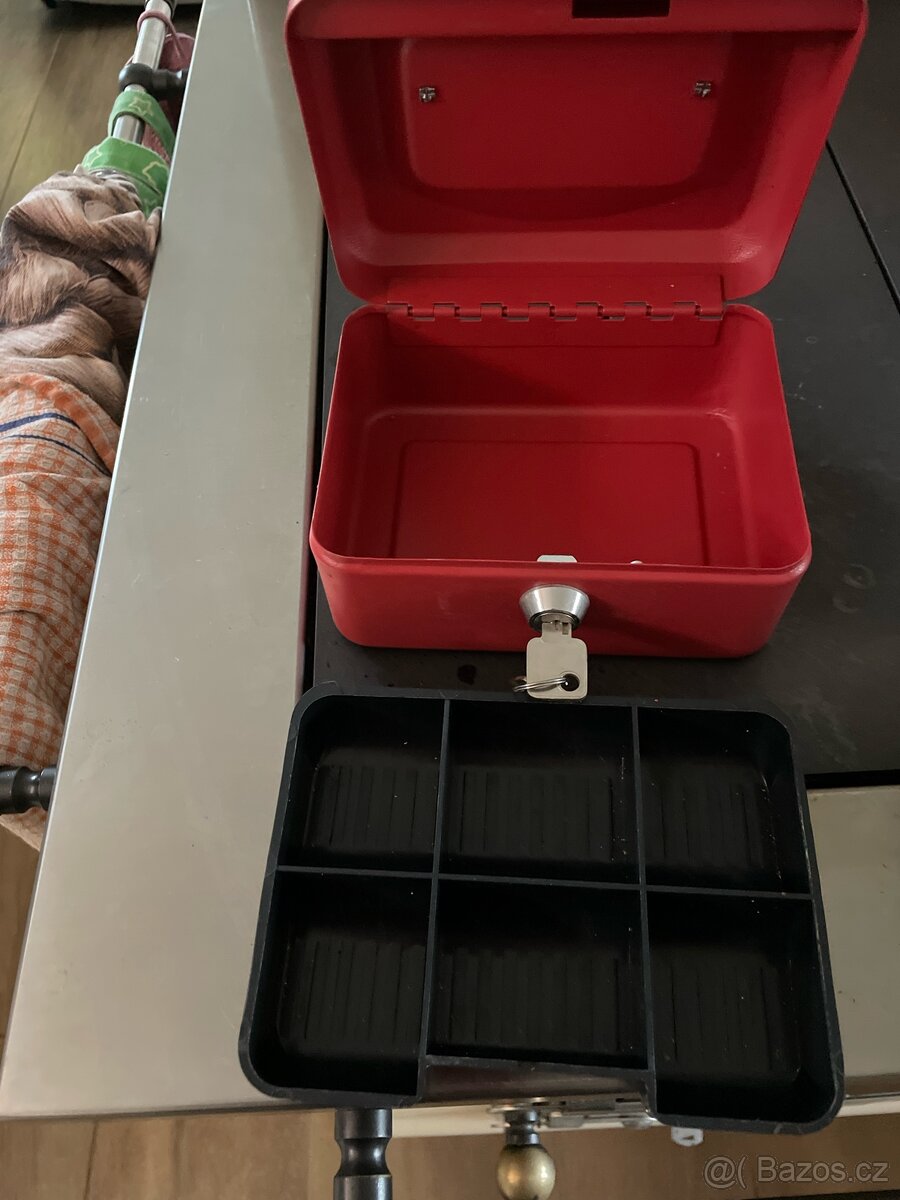 Pokladní box červený – rozměry 15 X 12 X9X