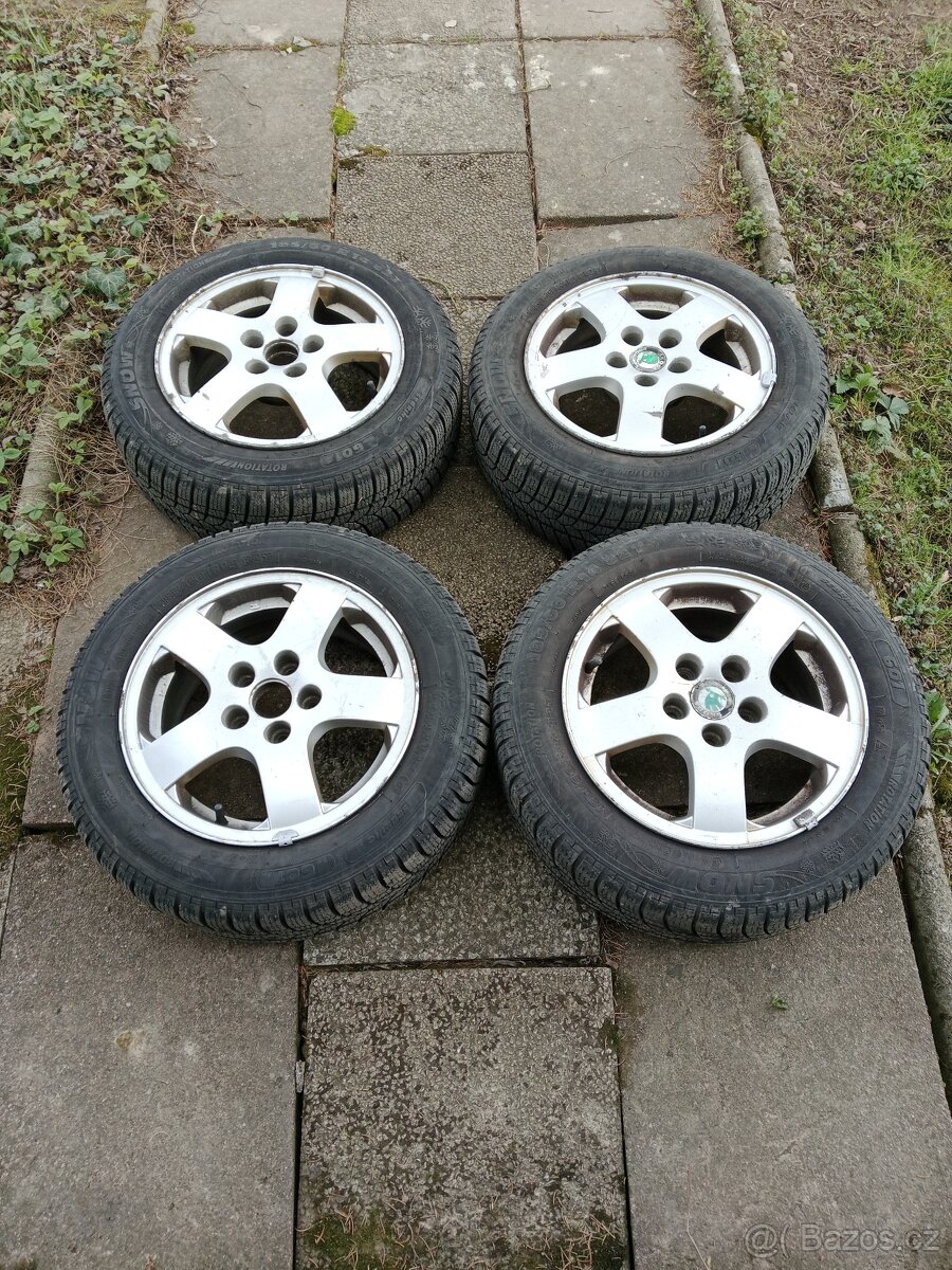 Hliníková kola 5x100 škoda fabia R14 krásné pneu