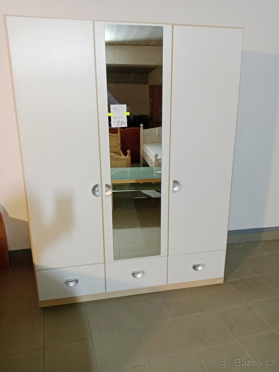 Šatní skříň