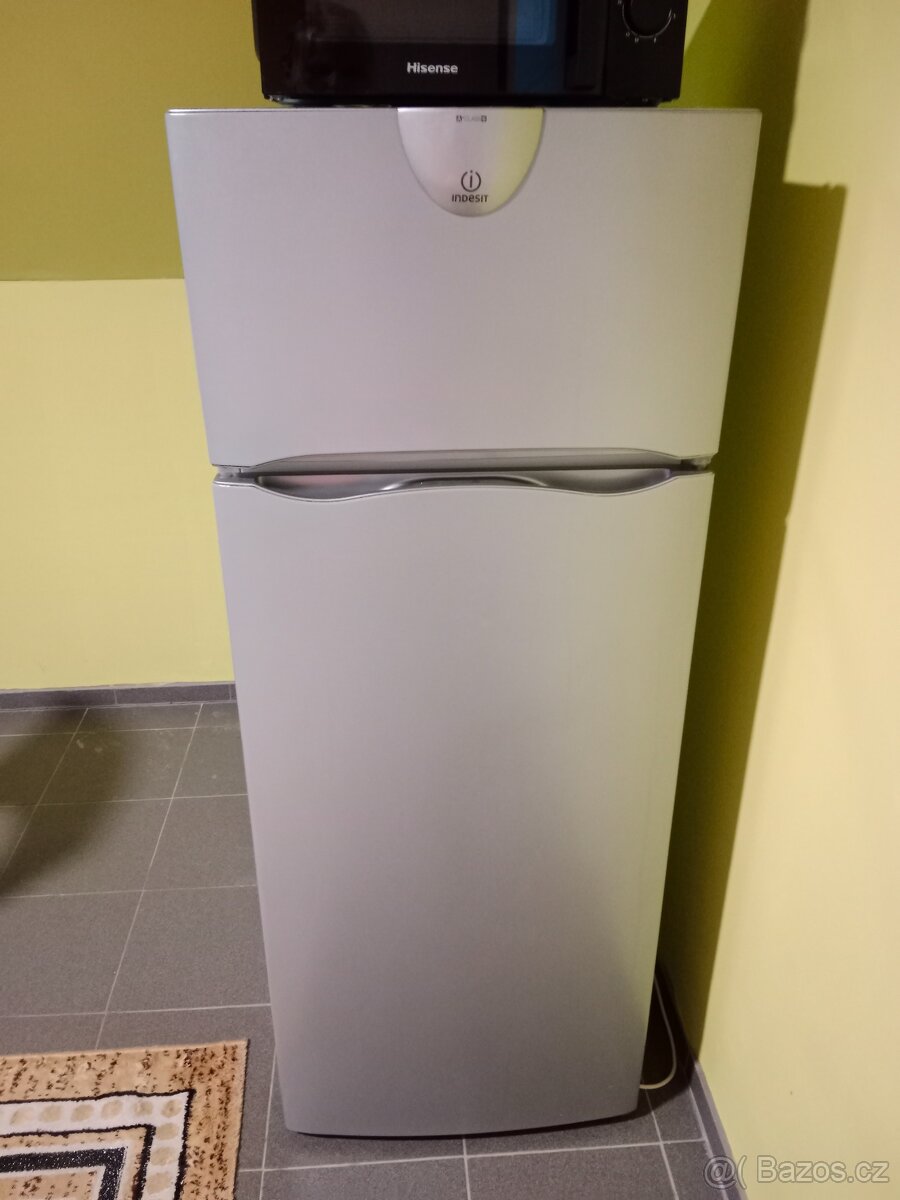 Lednice s mrazakem Indesit