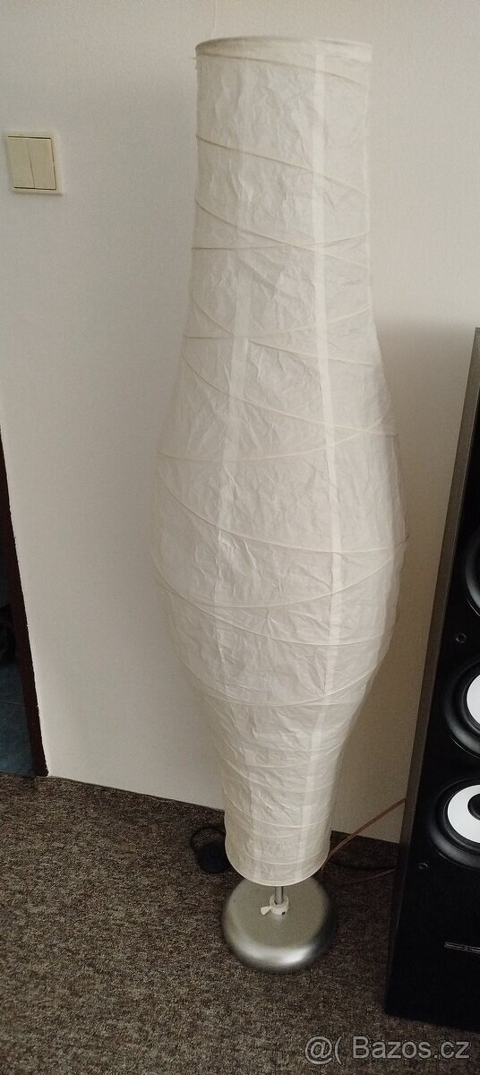 Stojící lampa