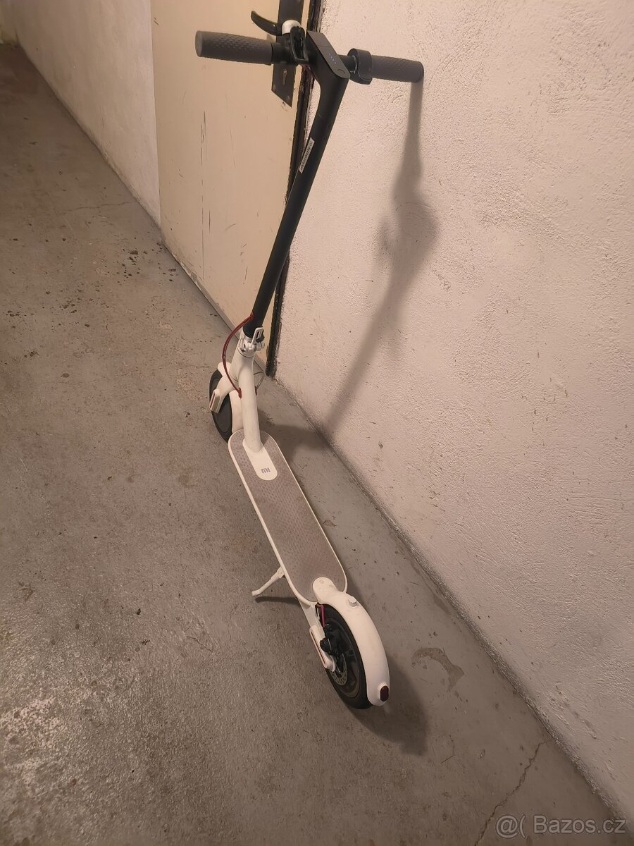 koloběžka bílá Xiaomi Mi Electric Scooter M365