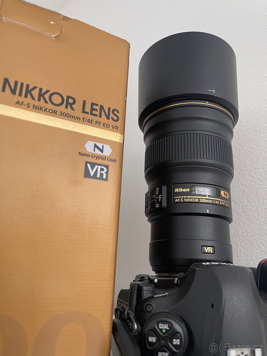 Špičkový odlehčený teleobjektiv Nikkor 300mm f4 nový
