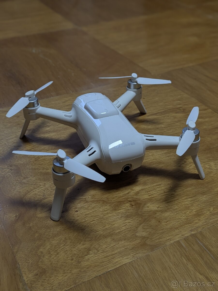 Yuneec Breeze 4K – na díly, nabíječka + baterie