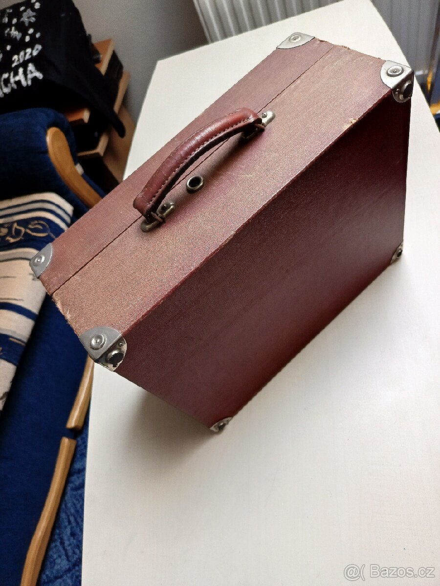 KUFŘÍKOVÝ GRAMOFON NA KLIKU