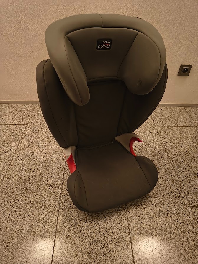 Autosedačka Britax bez isofixu do 36 kg