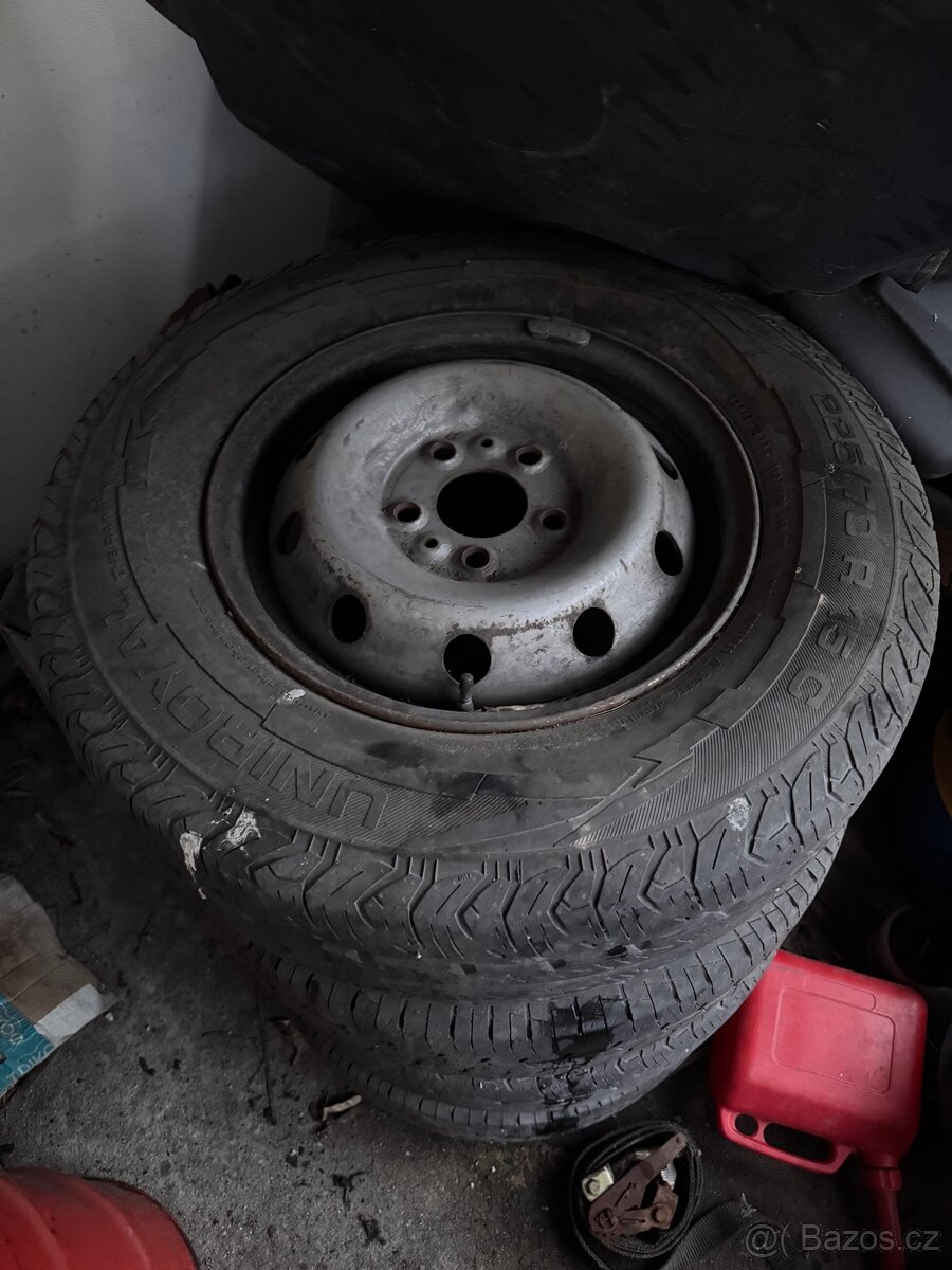 225/70 R15C pneu + ocelové disky
