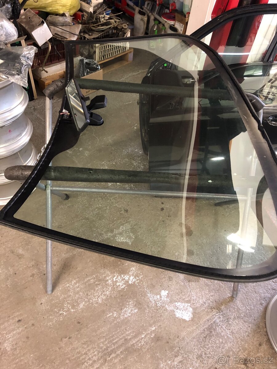 Alfa Romeo 156 čelní okno