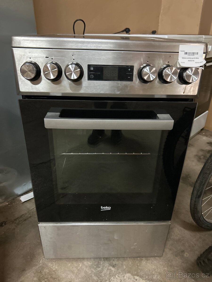 Sklokeramicky sporák Beko