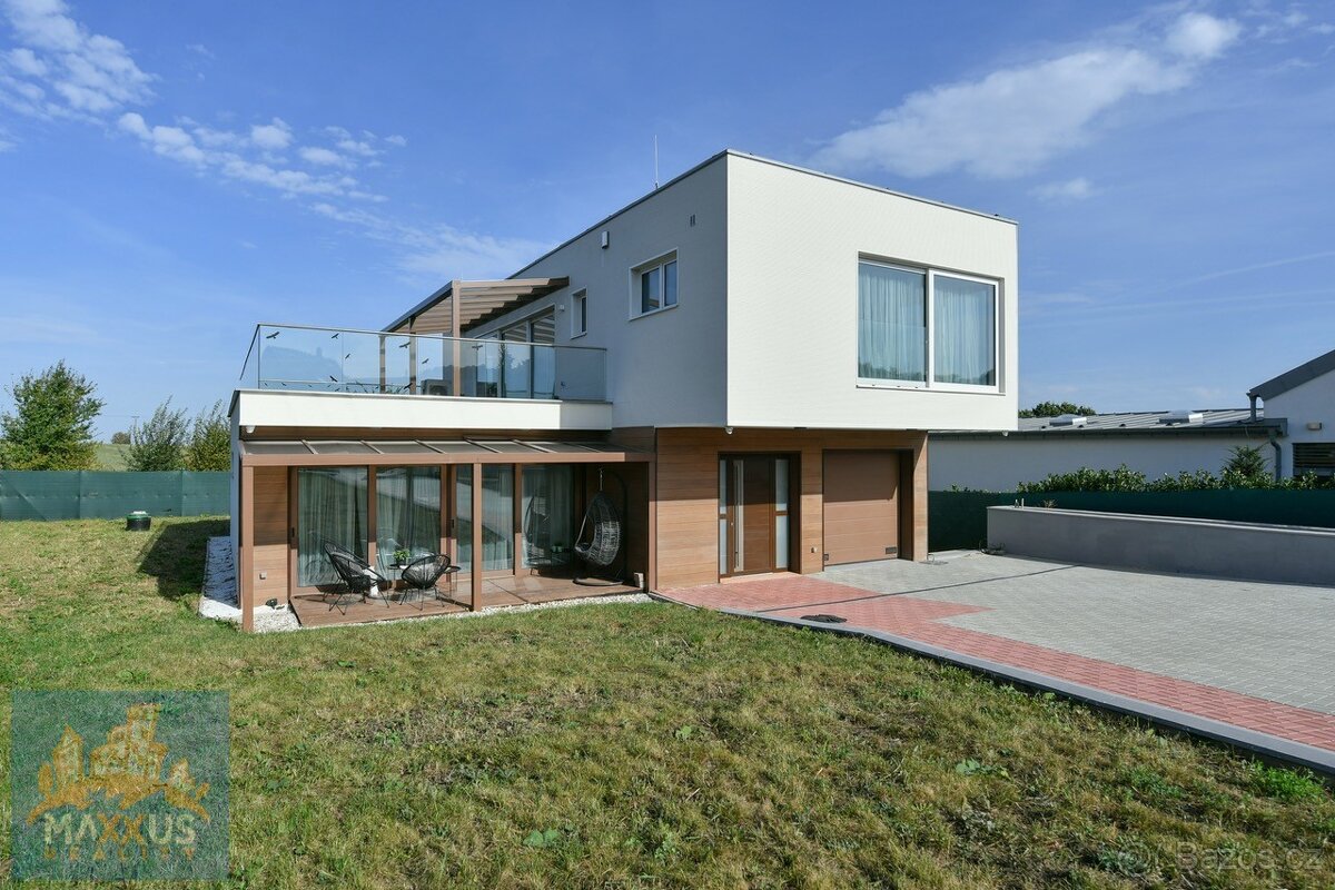 Prodej luxusního domu 5+kk/T (320 m2), pozemek 817 m2, Vysok