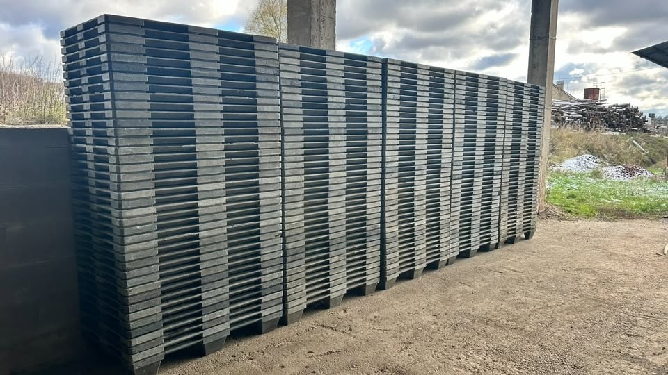 Plastové palety- různé rozměry a stav