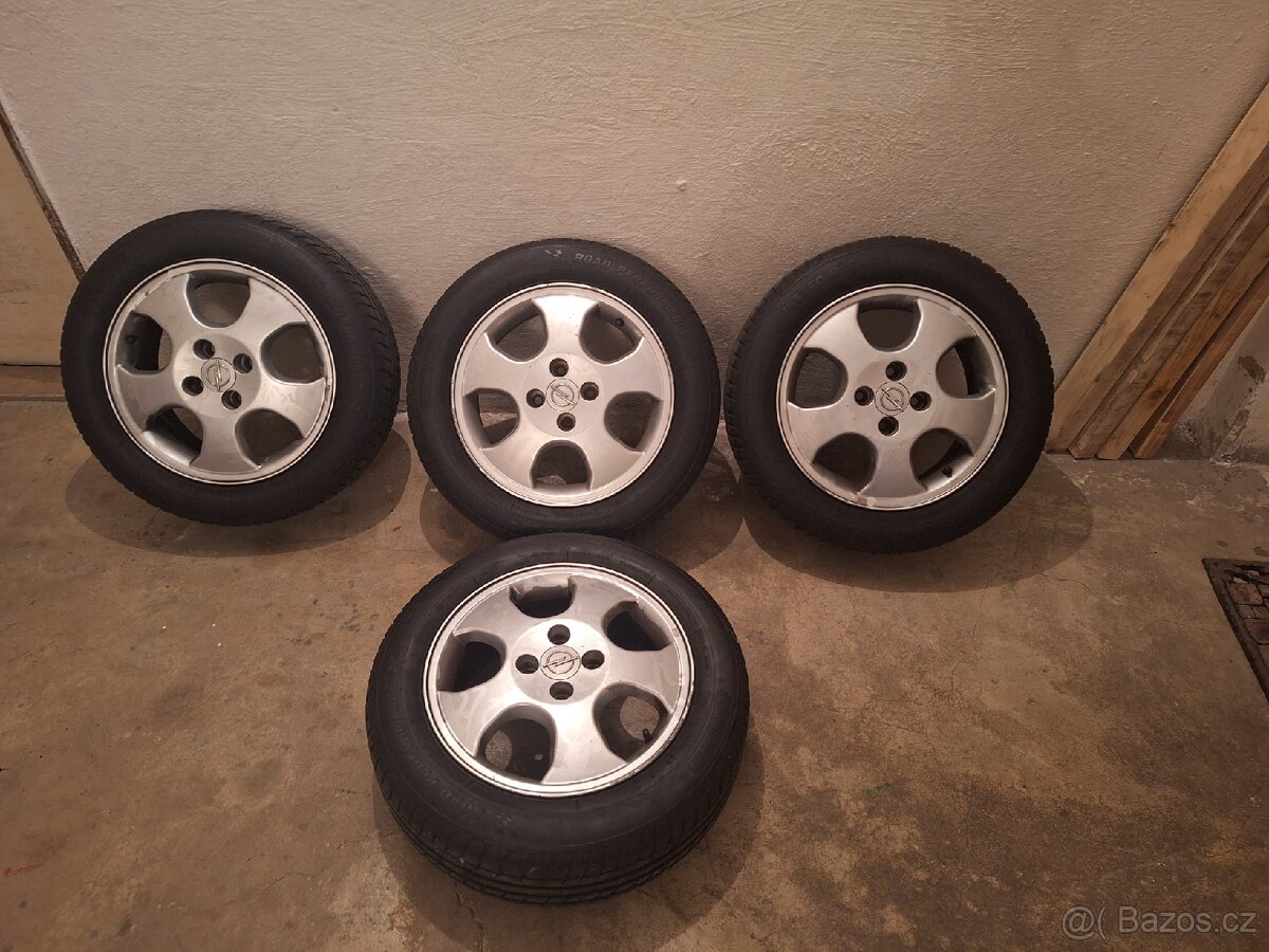 Alu kola Opel z letními pneu 185/60 r15 88H