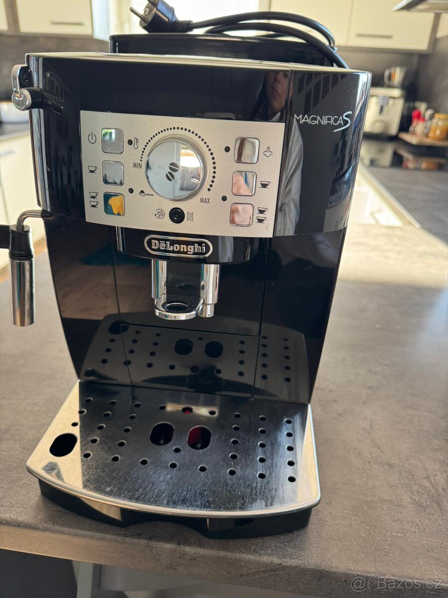 kávovar DeLonghi Magnifica S