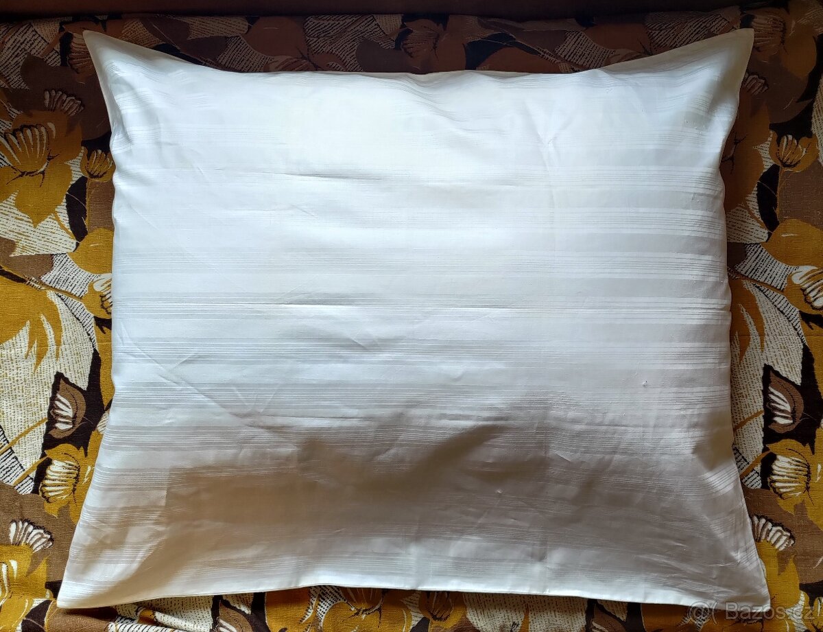 NOVÝ VELKÝ POLŠTÁŘ 70 x 90 cm s povlakem
