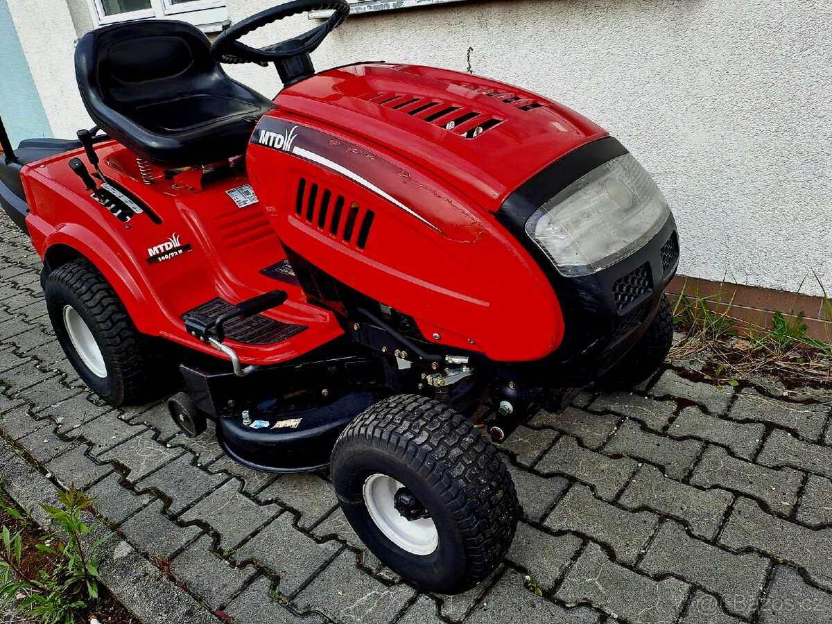 zahradní traktor MTD Hydro