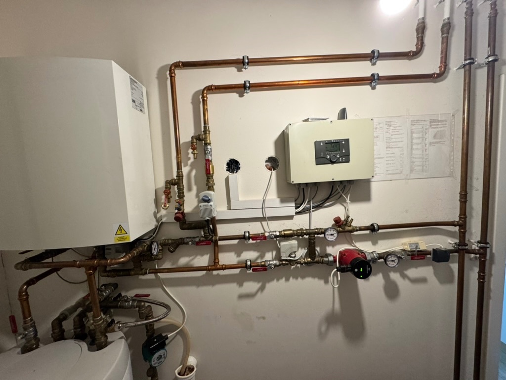 Kotel DAKON, Bojler Družice plus řídící jednotka SIEMENS