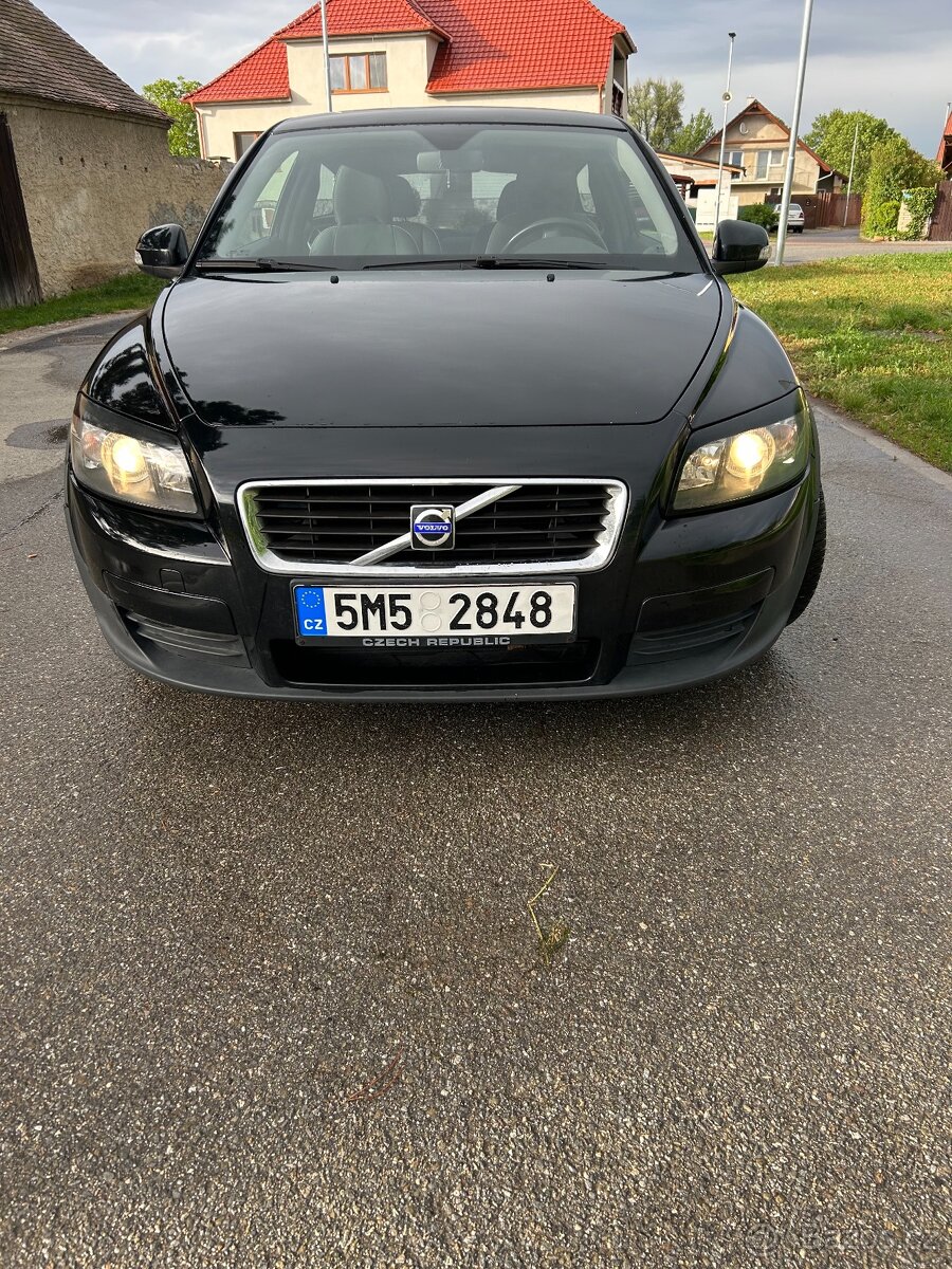 Volvo C30 1.6i (73 kW) / 192 100 km / rok výroby 2008