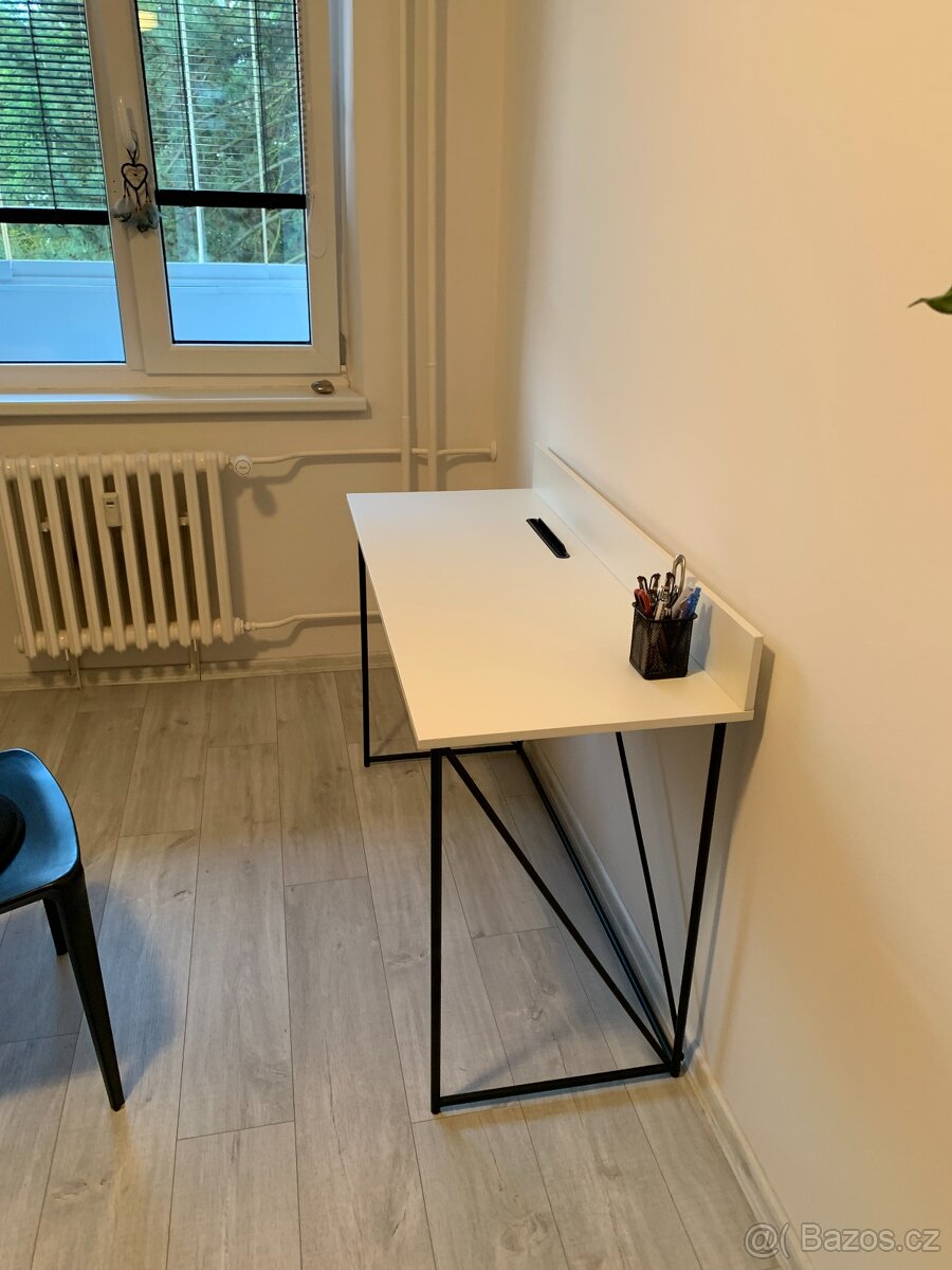 Psací stůl