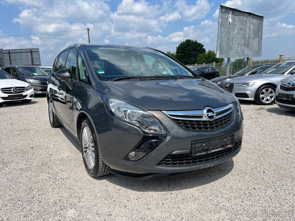 Opel Zafira 1.4T 103kW 7 míst,navi,kamera