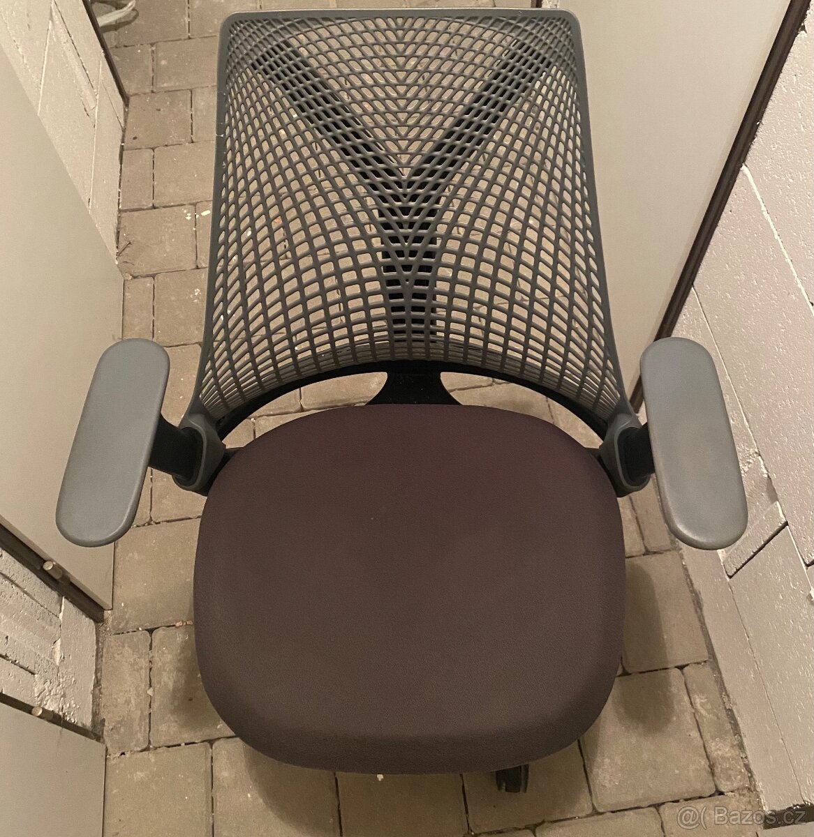 Prodám originálny kancelářskou židli HERMAN Miller sayl