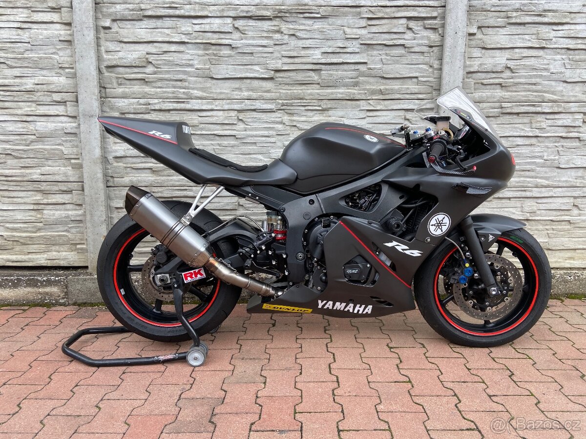 YAMAHA R6