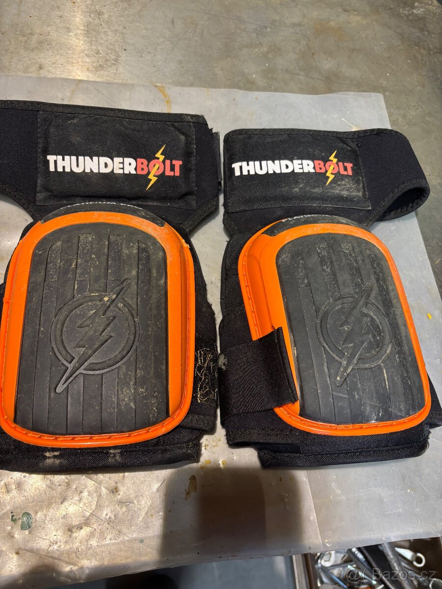 Chráníče kolen profesionální 2 gelové skoro nové THUNDERBOLD