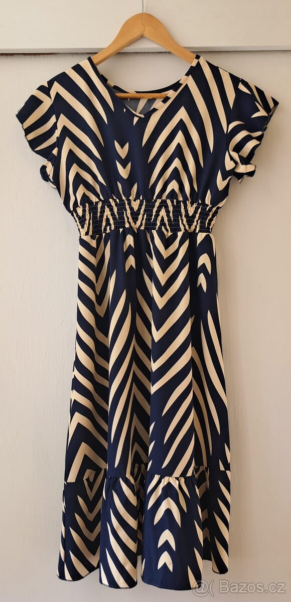 Krásné dívčí šaty vel. 12 let