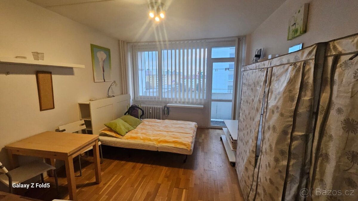 Pronájem vybaveného bytu 1+kk+lodžie v Mostě