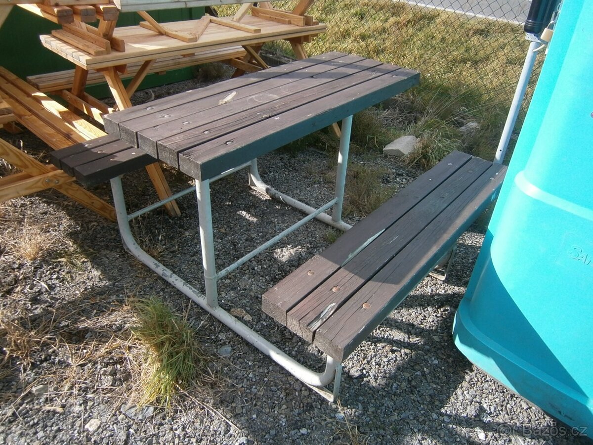Stůl a lavice