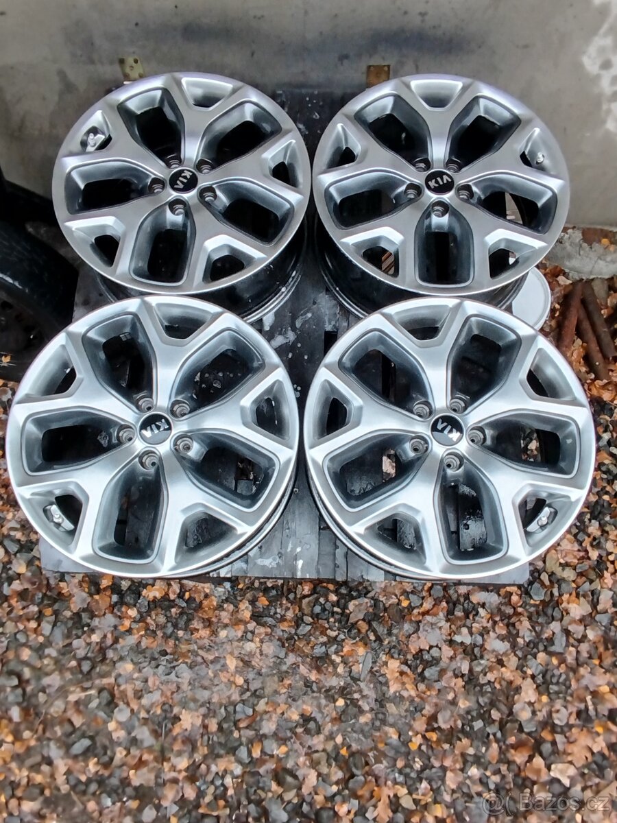 ALU KIA 5x114,3 R19 ET-49,5 7, 5J střed 67mm