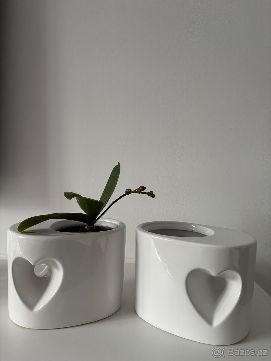 Keramický květináč srdíčko 2 kusy