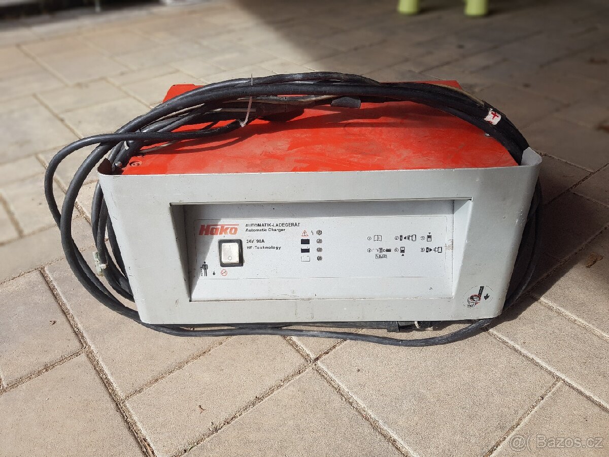 Nabíječka Hako 24V 90A